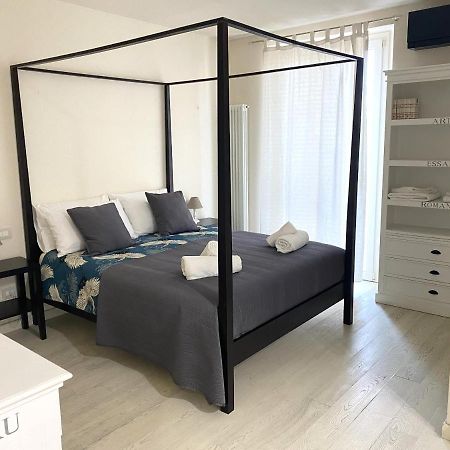 Front Beach Apartments 비아레지오 외부 사진