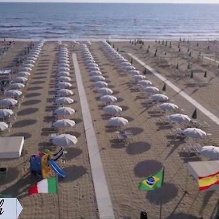 Front Beach Apartments 비아레지오 외부 사진