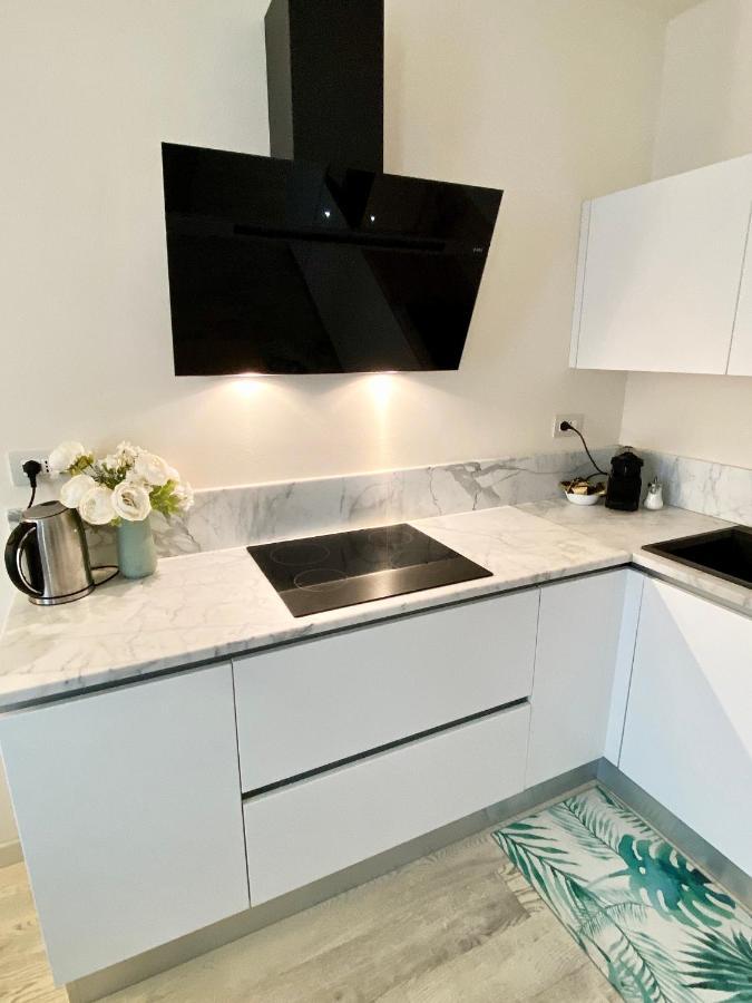 Front Beach Apartments 비아레지오 외부 사진
