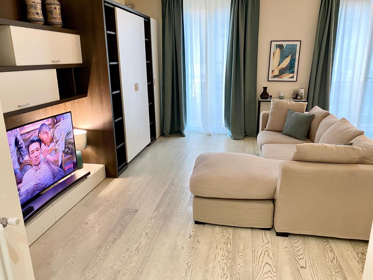 Front Beach Apartments 비아레지오 외부 사진