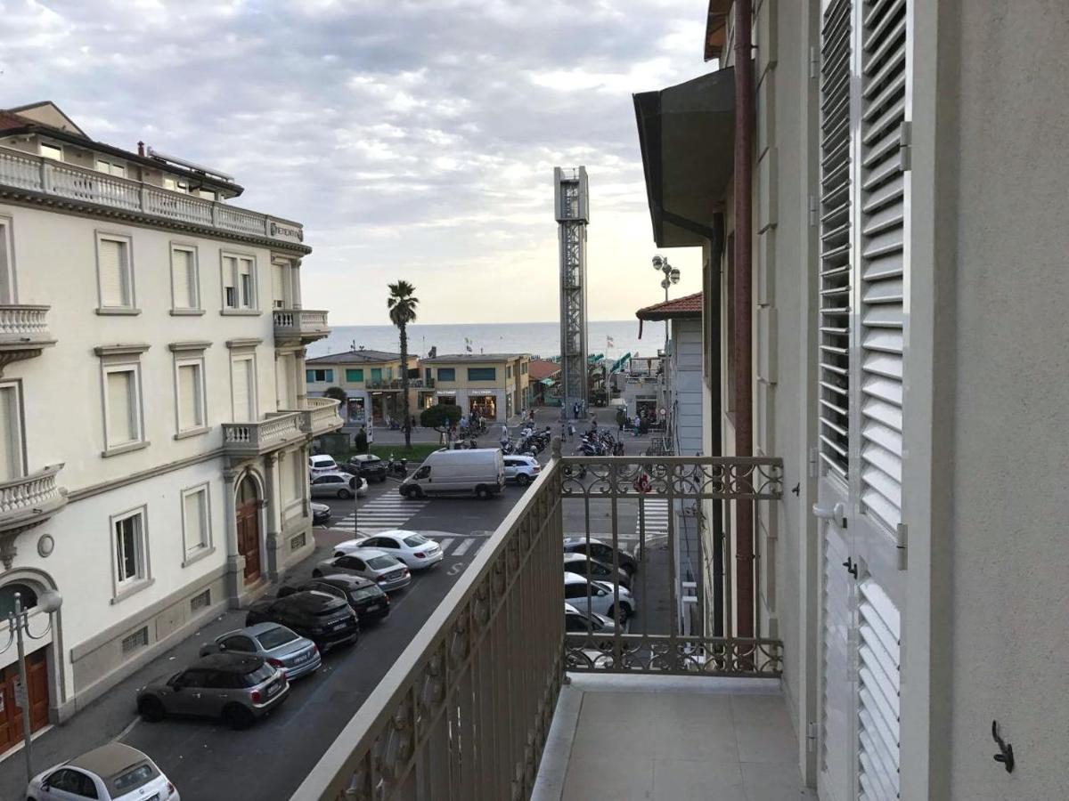 Front Beach Apartments 비아레지오 외부 사진